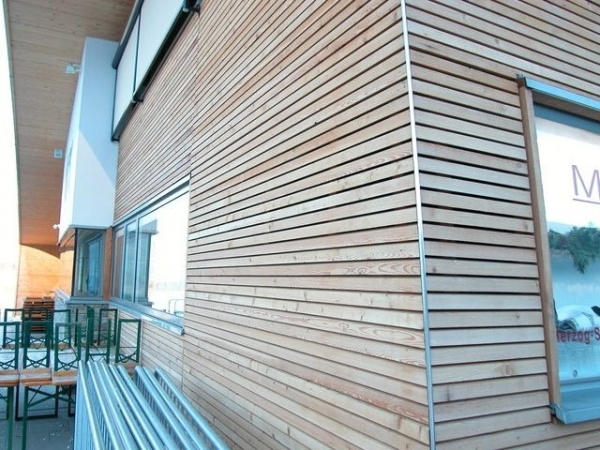 Dřevěné fasády - detail fasády na stavbě