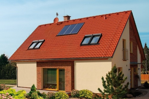 Solární panely Bramac na střeše domu