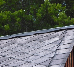 Jak mám postupovat při likvidaci střechy z eternitových šablon?